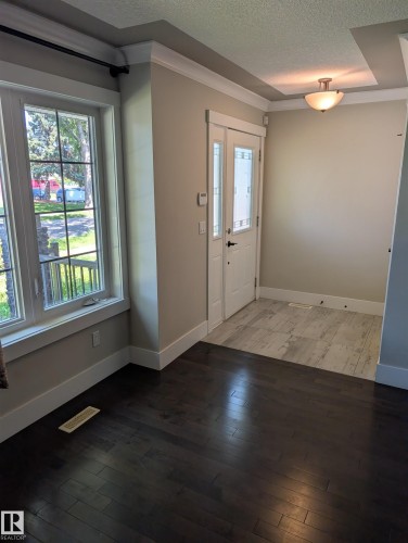 10711 70 Avenue Nw, Edmonton, AB - Indoor Photo Showing Other Room