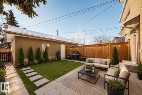 10711 70 Avenue Nw, Edmonton, AB - Outdoor
