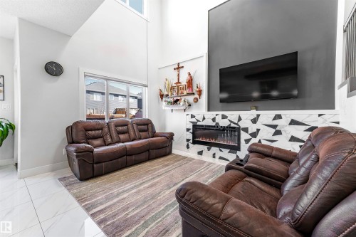16212 32 Avenue Sw, Edmonton, AB - Indoor Photo Showing Living Room