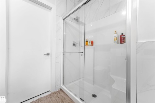 16212 32 Avenue Sw, Edmonton, AB - Indoor Photo Showing Bathroom