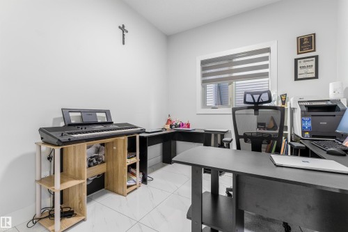 16212 32 Avenue Sw, Edmonton, AB - Indoor Photo Showing Other Room