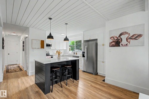 4305 43A Avenue, Leduc, AB - Indoor Photo Showing Kitchen