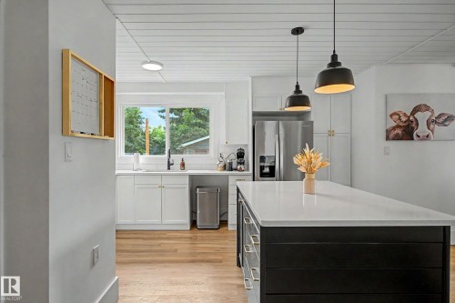 4305 43A Avenue, Leduc, AB - Indoor Photo Showing Kitchen