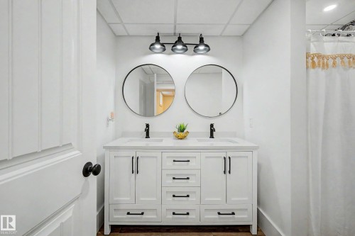 4305 43A Avenue, Leduc, AB - Indoor Photo Showing Bathroom