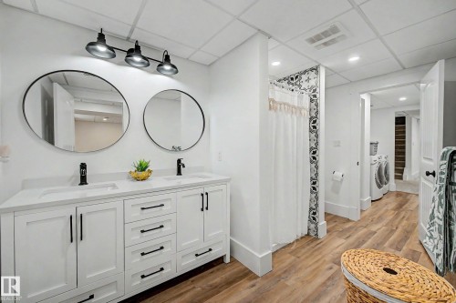4305 43A Avenue, Leduc, AB - Indoor Photo Showing Bathroom