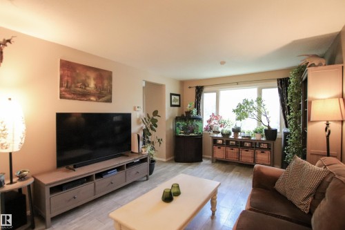 10D Twin Terrace Nw, Edmonton, AB - Indoor Photo Showing Living Room
