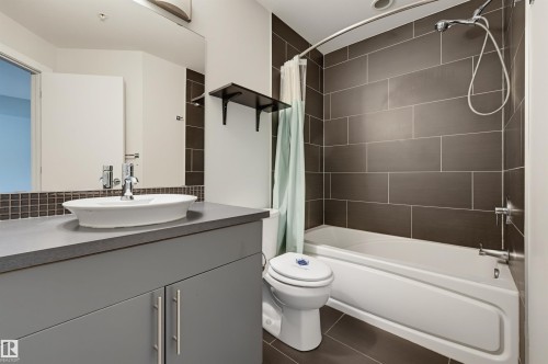#103 10611 117 St Nw, Edmonton, AB - Indoor Photo Showing Bathroom