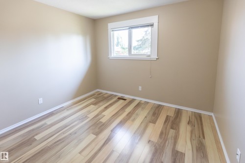 1108 39 Street Nw, Edmonton, AB - Indoor Photo Showing Other Room