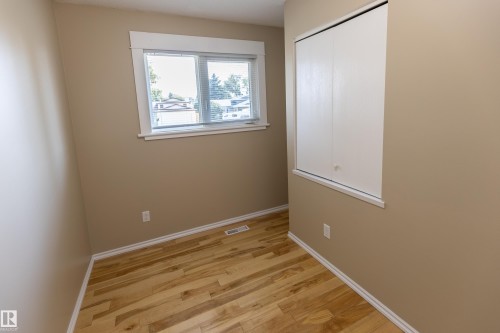 1108 39 Street Nw, Edmonton, AB - Indoor Photo Showing Other Room