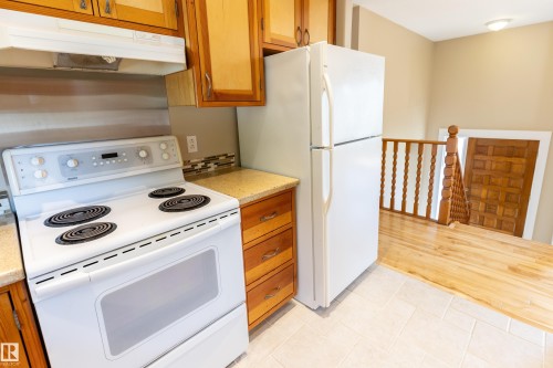 1108 39 Street Nw, Edmonton, AB - Indoor Photo Showing Kitchen