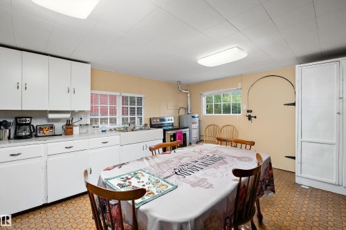 207 1St Avenue, Rural Wetaskiwin County, AB - Indoor Photo Showing Other Room
