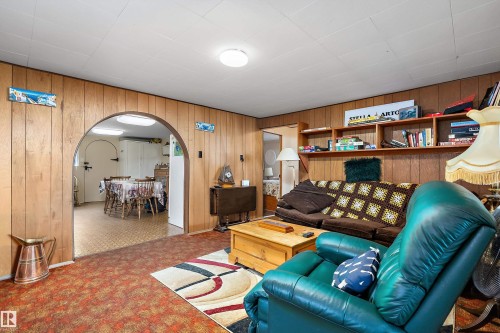 207 1St Avenue, Rural Wetaskiwin County, AB - Indoor