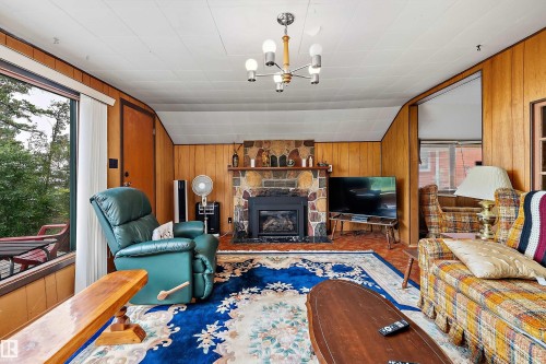 207 1St Avenue, Rural Wetaskiwin County, AB - Indoor With Fireplace