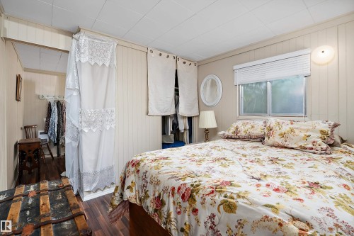 207 1St Avenue, Rural Wetaskiwin County, AB - Indoor Photo Showing Bedroom