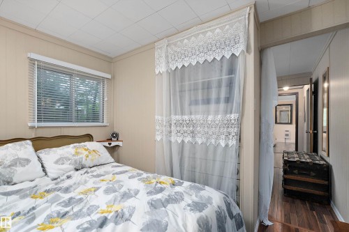 207 1St Avenue, Rural Wetaskiwin County, AB - Indoor Photo Showing Bedroom