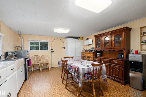 207 1St Avenue, Rural Wetaskiwin County, AB - Indoor