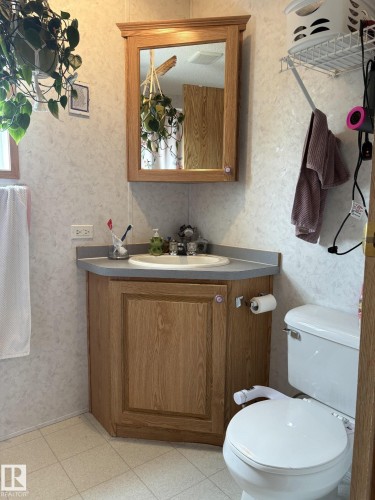 #67 9501 104A Avenue, Westlock, AB - Indoor Photo Showing Bathroom