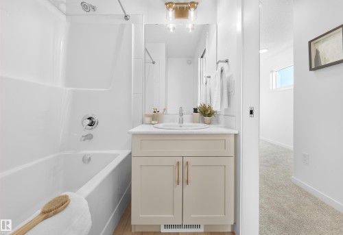 3 18628 18 Avenue Nw, Edmonton, AB - Indoor Photo Showing Bathroom