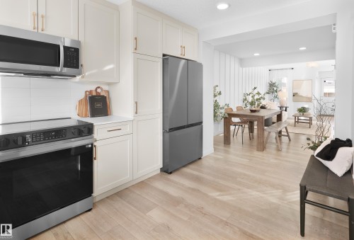 3 18628 18 Avenue Nw, Edmonton, AB - Indoor Photo Showing Kitchen