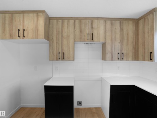 652 Uplands Drive Nw, Edmonton, AB - Indoor Photo Showing Kitchen