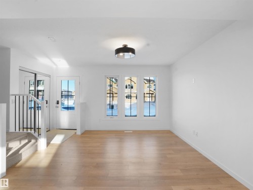652 Uplands Drive Nw, Edmonton, AB - Indoor Photo Showing Other Room