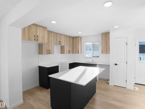 652 Uplands Drive Nw, Edmonton, AB - Indoor Photo Showing Kitchen