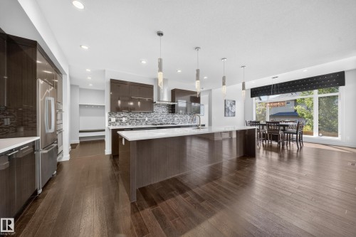 1116 Hainstock Green Sw, Edmonton, AB - Indoor Photo Showing Kitchen With Upgraded Kitchen