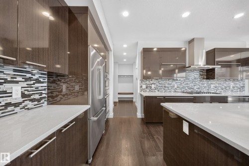1116 Hainstock Green Sw, Edmonton, AB - Indoor Photo Showing Kitchen With Upgraded Kitchen