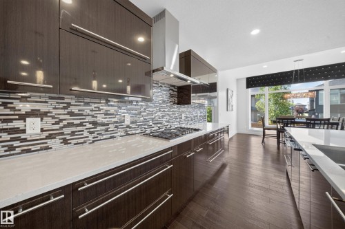 1116 Hainstock Green Sw, Edmonton, AB - Indoor Photo Showing Kitchen With Upgraded Kitchen