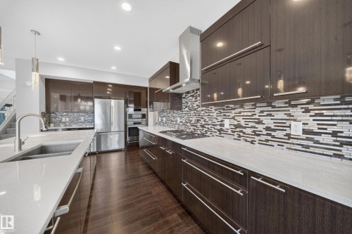 1116 Hainstock Green Sw, Edmonton, AB - Indoor Photo Showing Kitchen With Double Sink With Upgraded Kitchen