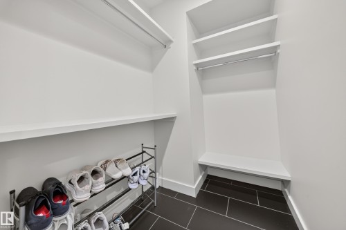 1116 Hainstock Green Sw, Edmonton, AB - Indoor With Storage