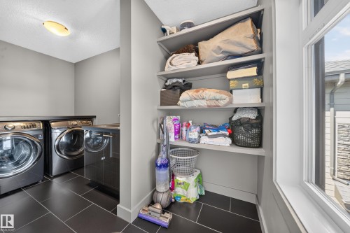 1116 Hainstock Green Sw, Edmonton, AB - Indoor Photo Showing Laundry Room