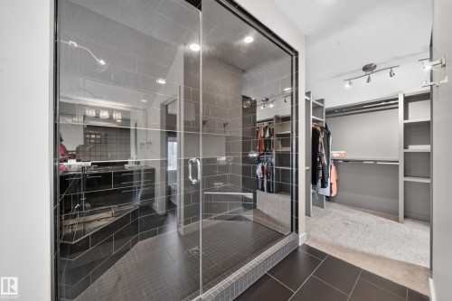 1116 Hainstock Green Sw, Edmonton, AB - Indoor Photo Showing Bathroom