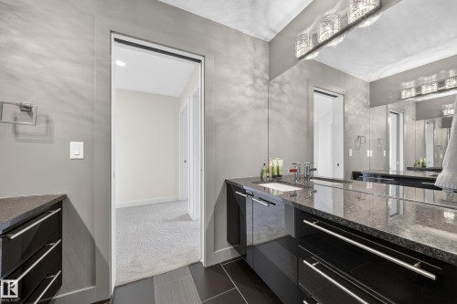 1116 Hainstock Green Sw, Edmonton, AB - Indoor