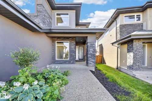 1116 Hainstock Green Sw, Edmonton, AB - Outdoor