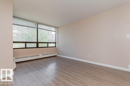 #327 10160 114 St Nw, Edmonton, AB - Indoor Photo Showing Other Room