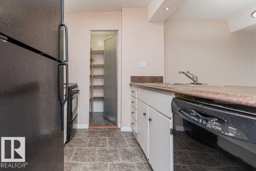 #327 10160 114 St Nw, Edmonton, AB - Indoor Photo Showing Kitchen