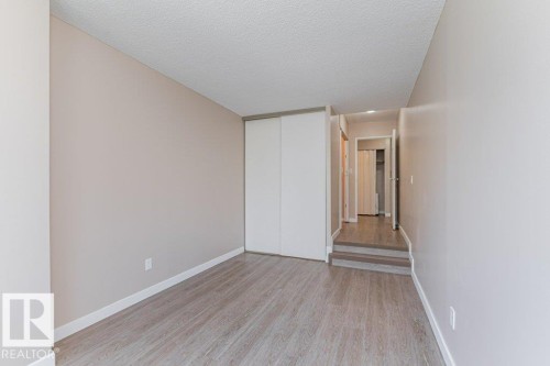 #327 10160 114 St Nw, Edmonton, AB - Indoor Photo Showing Other Room