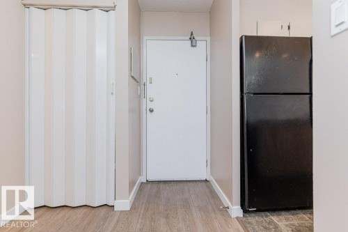 #327 10160 114 St Nw, Edmonton, AB - Indoor Photo Showing Other Room