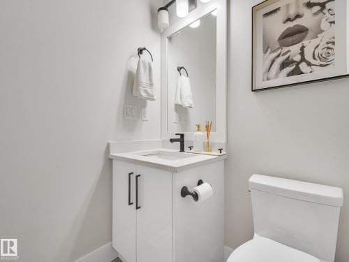 1214 Eaton Lane Nw, Edmonton, AB - Indoor Photo Showing Bathroom