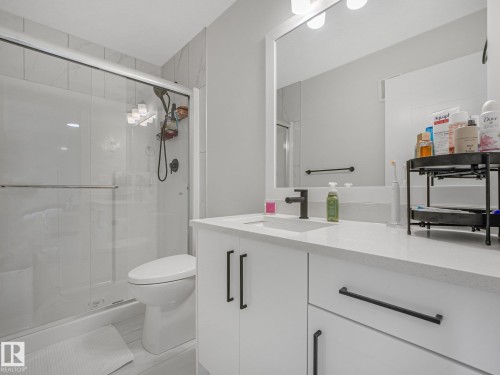 1214 Eaton Lane Nw, Edmonton, AB - Indoor Photo Showing Bathroom