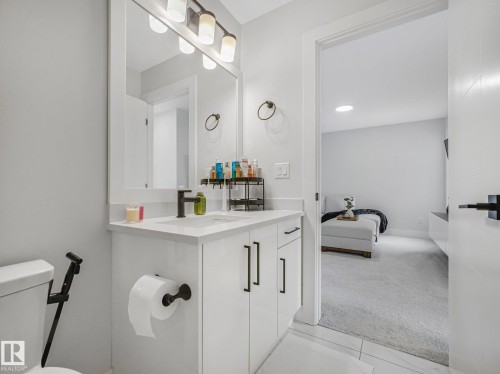 1214 Eaton Lane Nw, Edmonton, AB - Indoor Photo Showing Bathroom