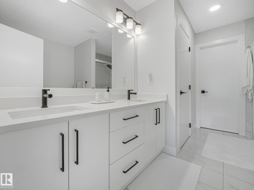 1214 Eaton Lane Nw, Edmonton, AB - Indoor Photo Showing Bathroom