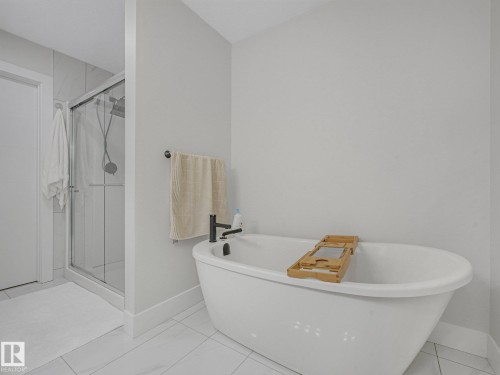 1214 Eaton Lane Nw, Edmonton, AB - Indoor Photo Showing Bathroom
