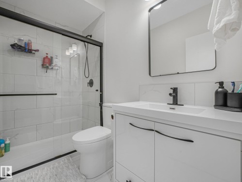1214 Eaton Lane Nw, Edmonton, AB - Indoor Photo Showing Bathroom