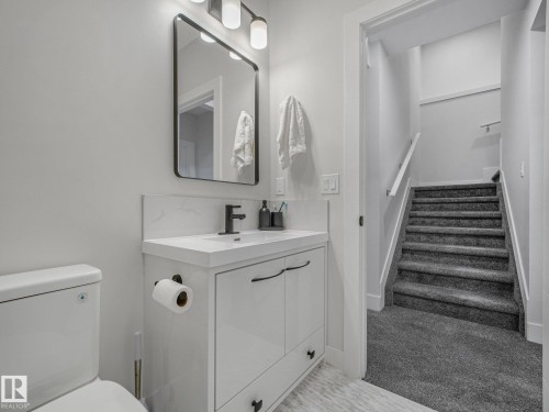 1214 Eaton Lane Nw, Edmonton, AB - Indoor Photo Showing Bathroom