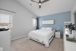 Vaulted ceiling with an installed ceiling fan and light fixture - 