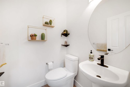 1322 Malone Place Nw, Edmonton, AB - Indoor Photo Showing Bathroom