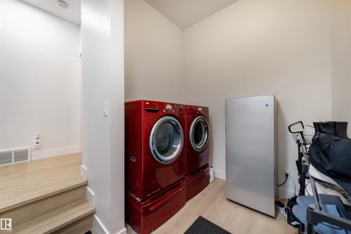 1322 Malone Place Nw, Edmonton, AB - Indoor Photo Showing Laundry Room