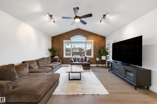 1322 Malone Place Nw, Edmonton, AB - Indoor Photo Showing Living Room